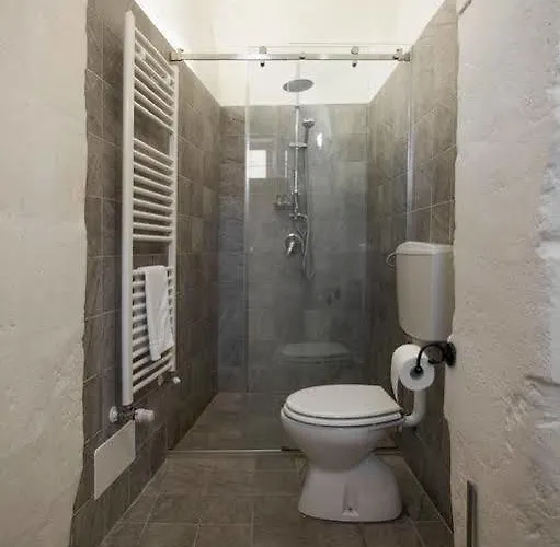 فندق مبيت وإفطار L'arturo 4*